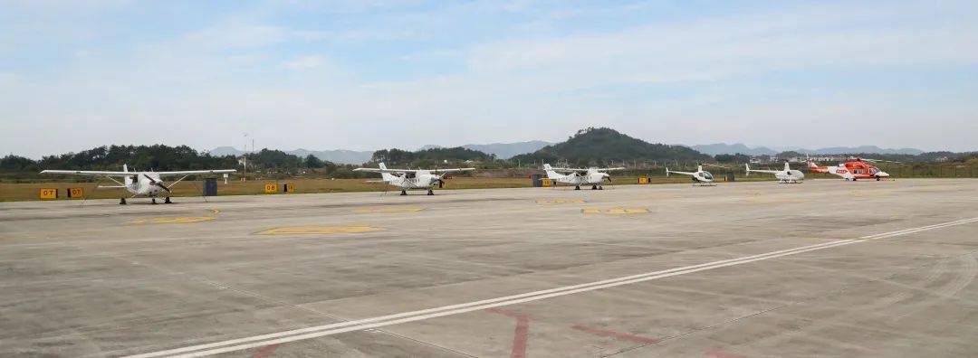 “横店航空的实验颇具意义”!“横店航空周”入选通用航空年度十大新闻【星空app官方网页】(图9)
“横店航空的实验颇具意义”!“横店航空周”入选通用航空年度十大新闻【星空app官方网页】(图9)