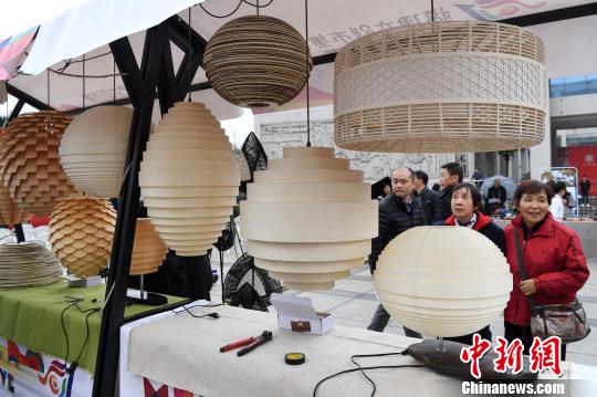 “星空app官网”解谜大作单色调正式发布 黑白风格神秘世界尽显(图1) 星空官方网站