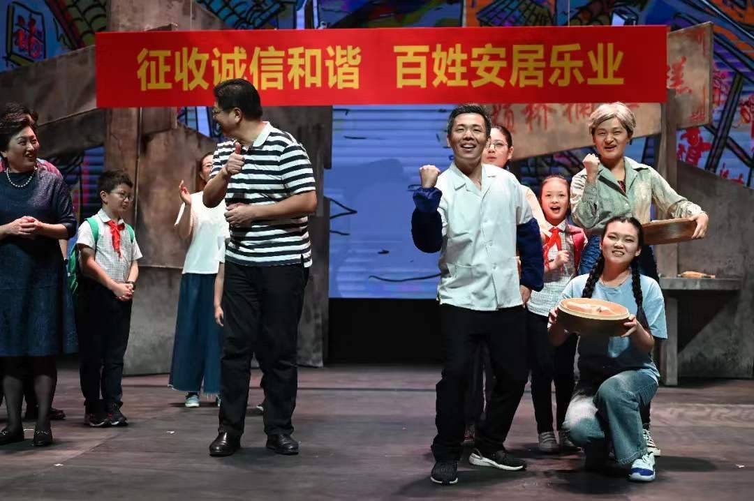 
上海颛桥老街旧改故事被搬上舞台 演员都是“颛桥黎民”【星空官方网站】(图1)