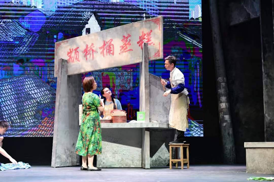 
上海颛桥老街旧改故事被搬上舞台 演员都是“颛桥黎民”【星空官方网站】(图3)