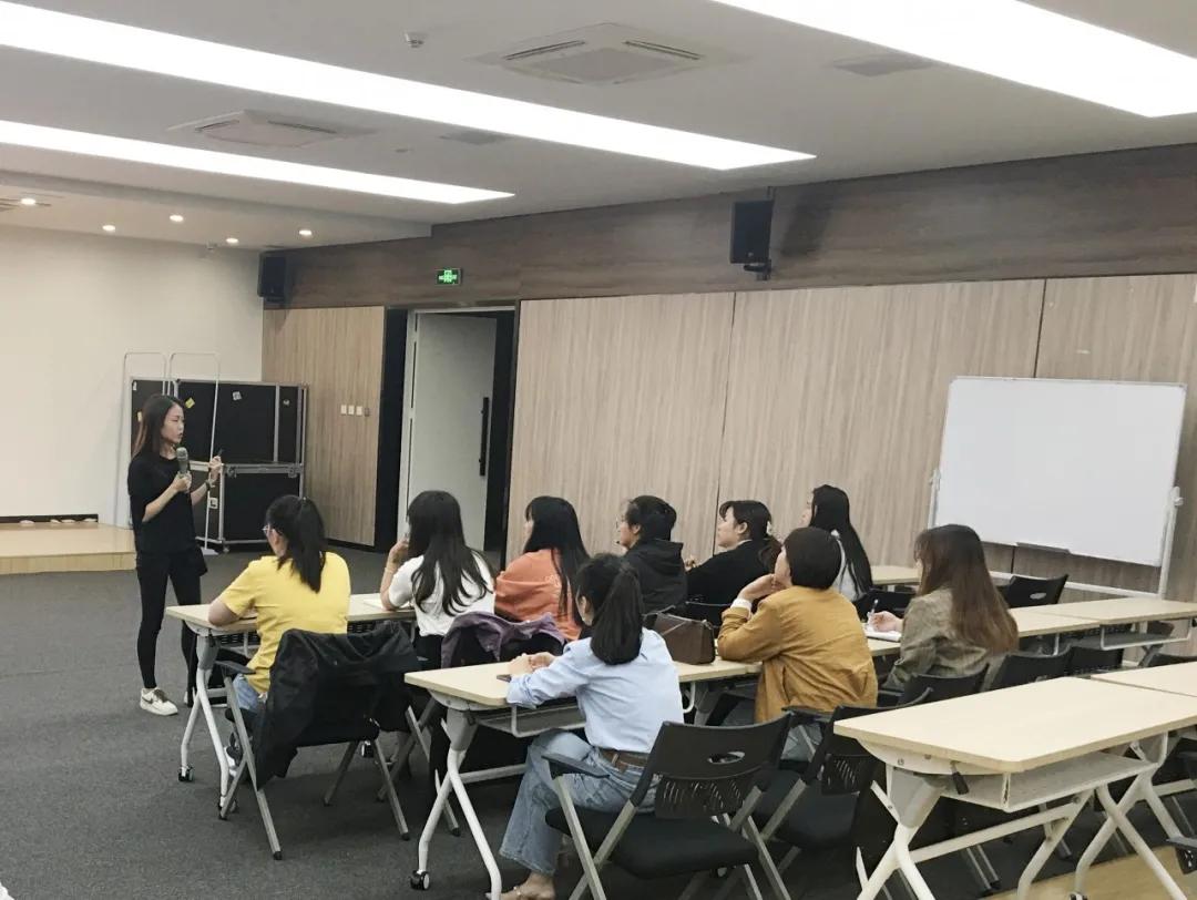 星空app官网-
新媒体营销专题培训运动乐成举行!(图6) 星空app官网-
新媒体营销专题培训运动乐成举行!(图6)